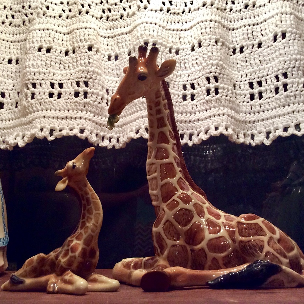 Franz collectible mother/baby giraffe set